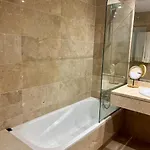 Penthouse With Private Solarium - Pool & Free Parking Апартаменты *